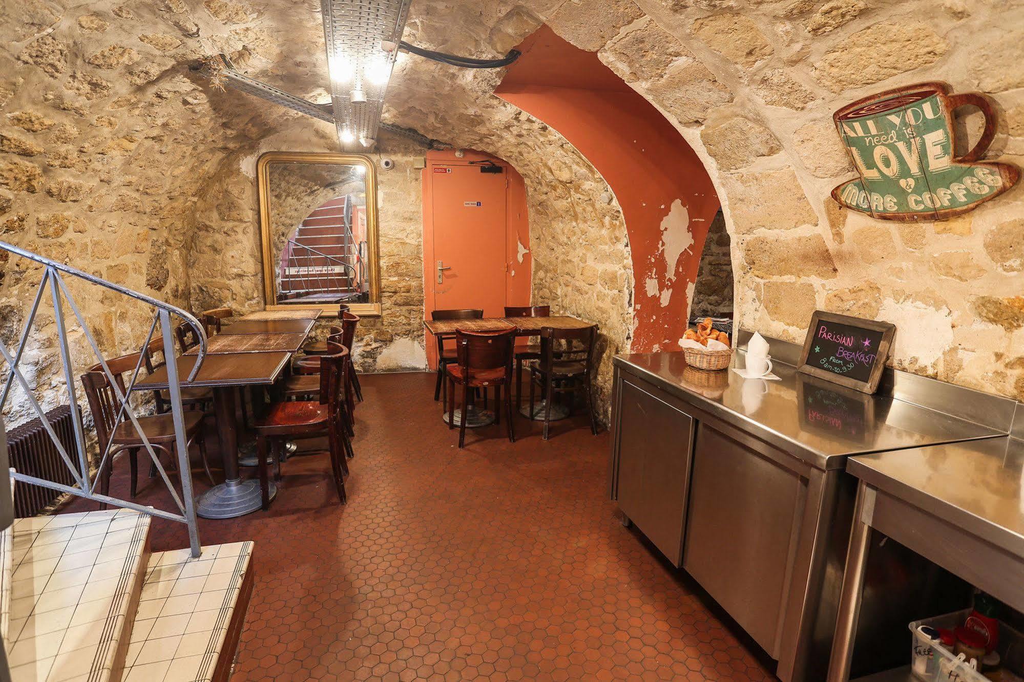 Ostello Young And Happy Latin Quarter By Hiphophostels *