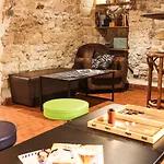 Young And Happy Latin Quarter By Hiphophostels Hostel *
