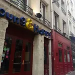 Young And Happy Latin Quarter By Hiphophostels