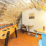 Hostel Young And Happy Latin Quarter By Hiphophostels *
