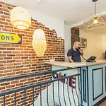 Young And Happy Latin Quarter By Hiphophostels Ostello