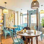 Young And Happy Latin Quarter By Hiphophostels Hostel