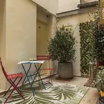 Hostel Young And Happy Latin Quarter By Hiphophostels
