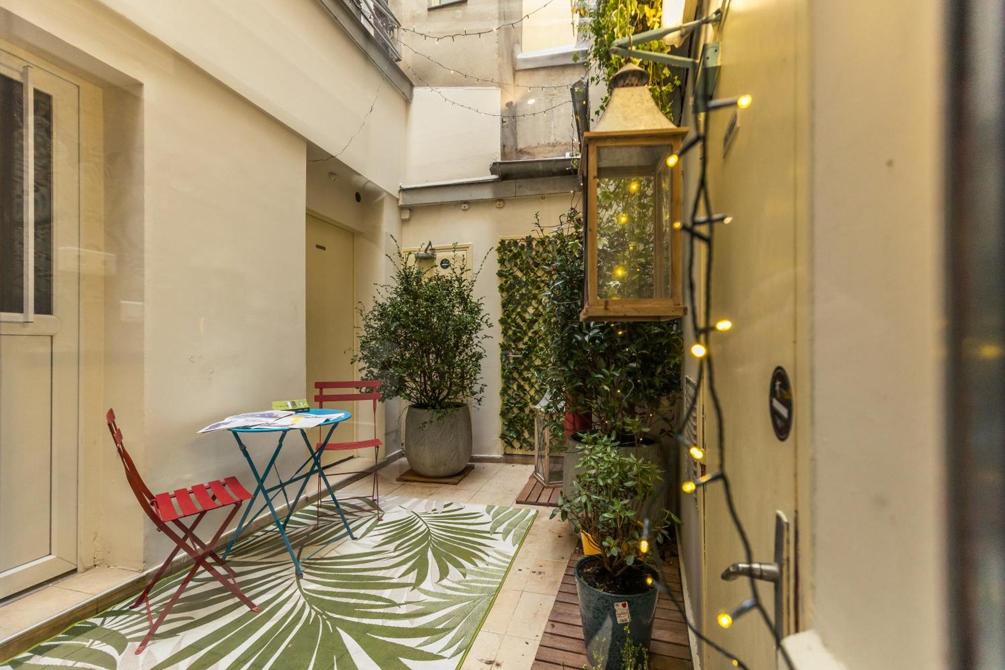 Young And Happy Latin Quarter By Hiphophostels