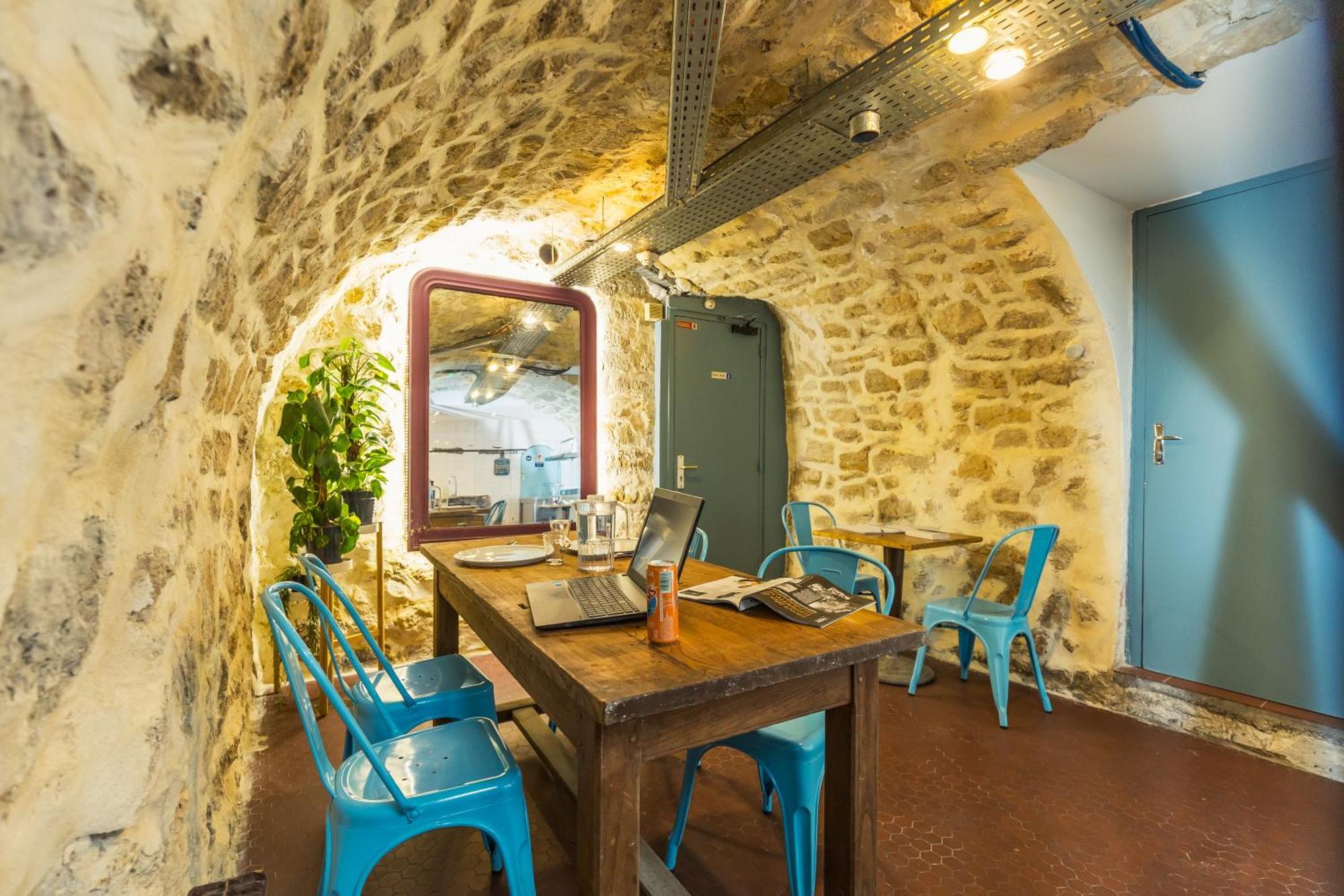 Young And Happy Latin Quarter By Hiphophostels Ostello Parigi