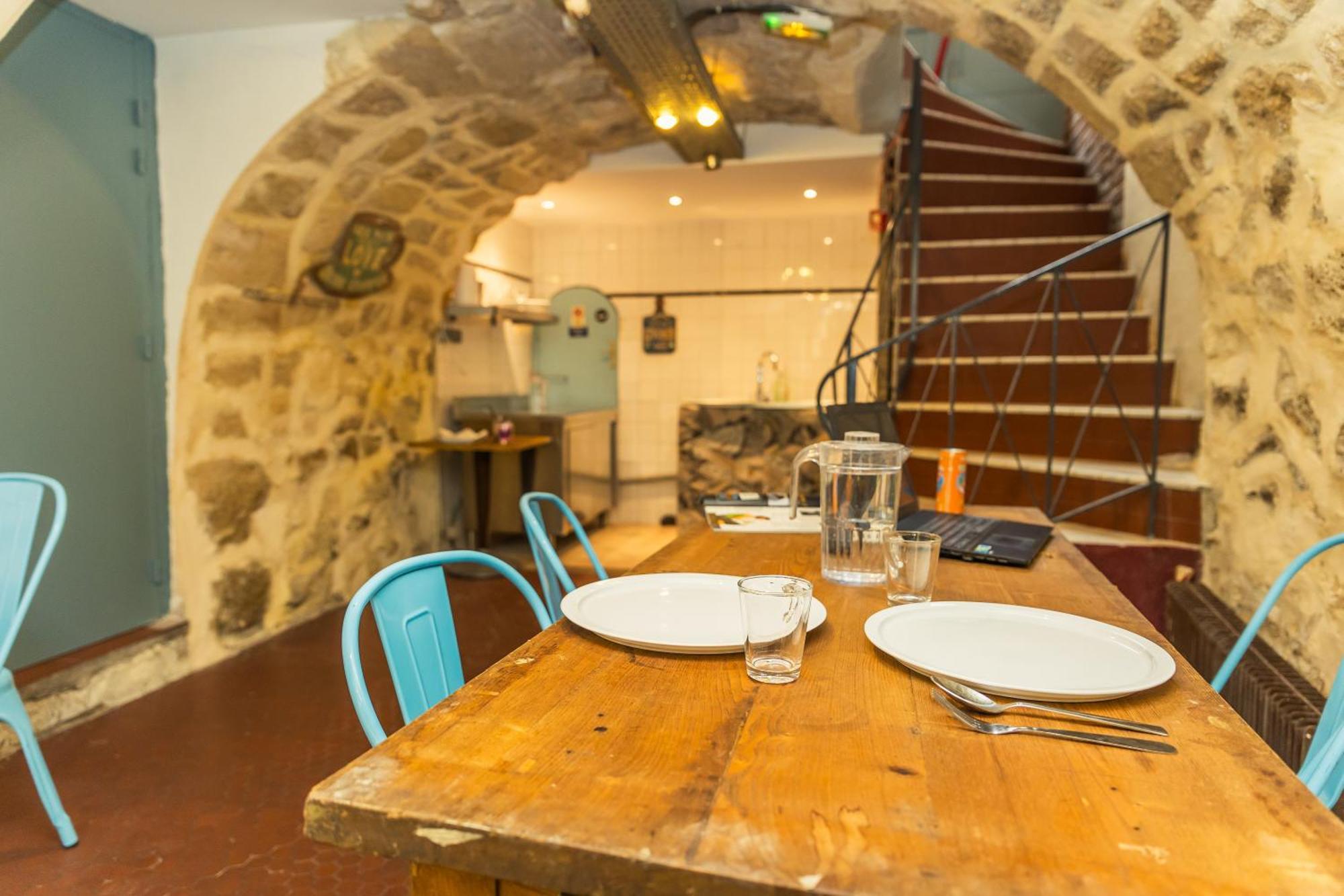 Young And Happy Latin Quarter By Hiphophostels Ostello *