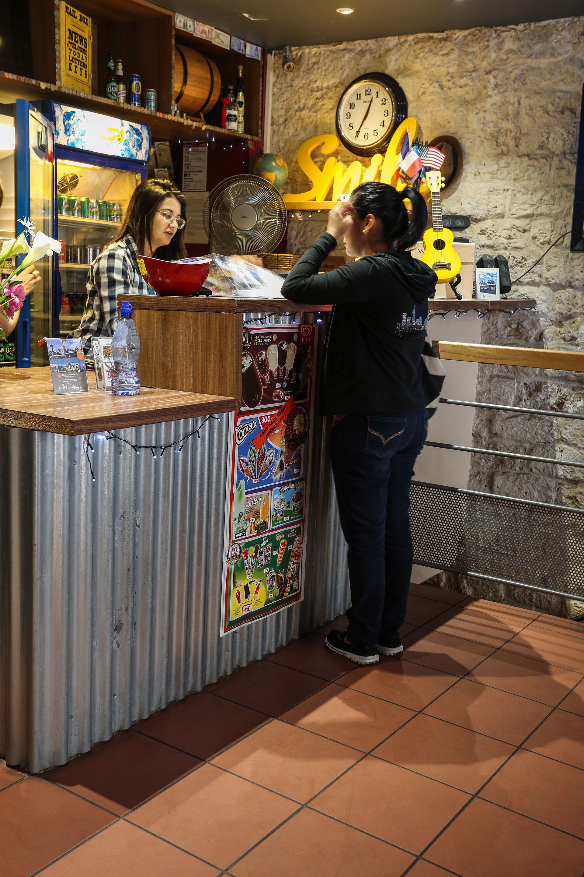 Hostel Young And Happy Latin Quarter By Hiphophostels *
