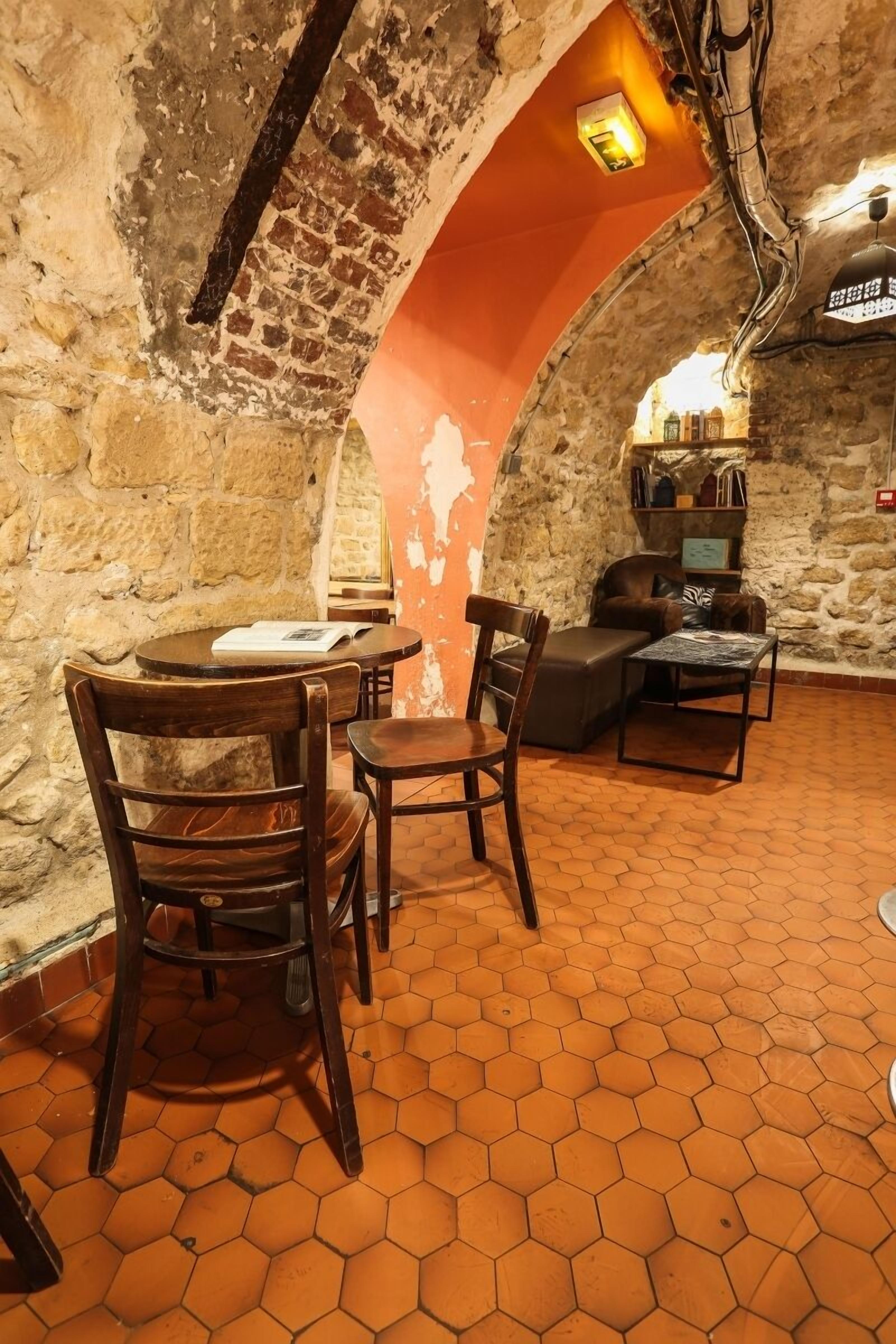 Young And Happy Latin Quarter By Hiphophostels