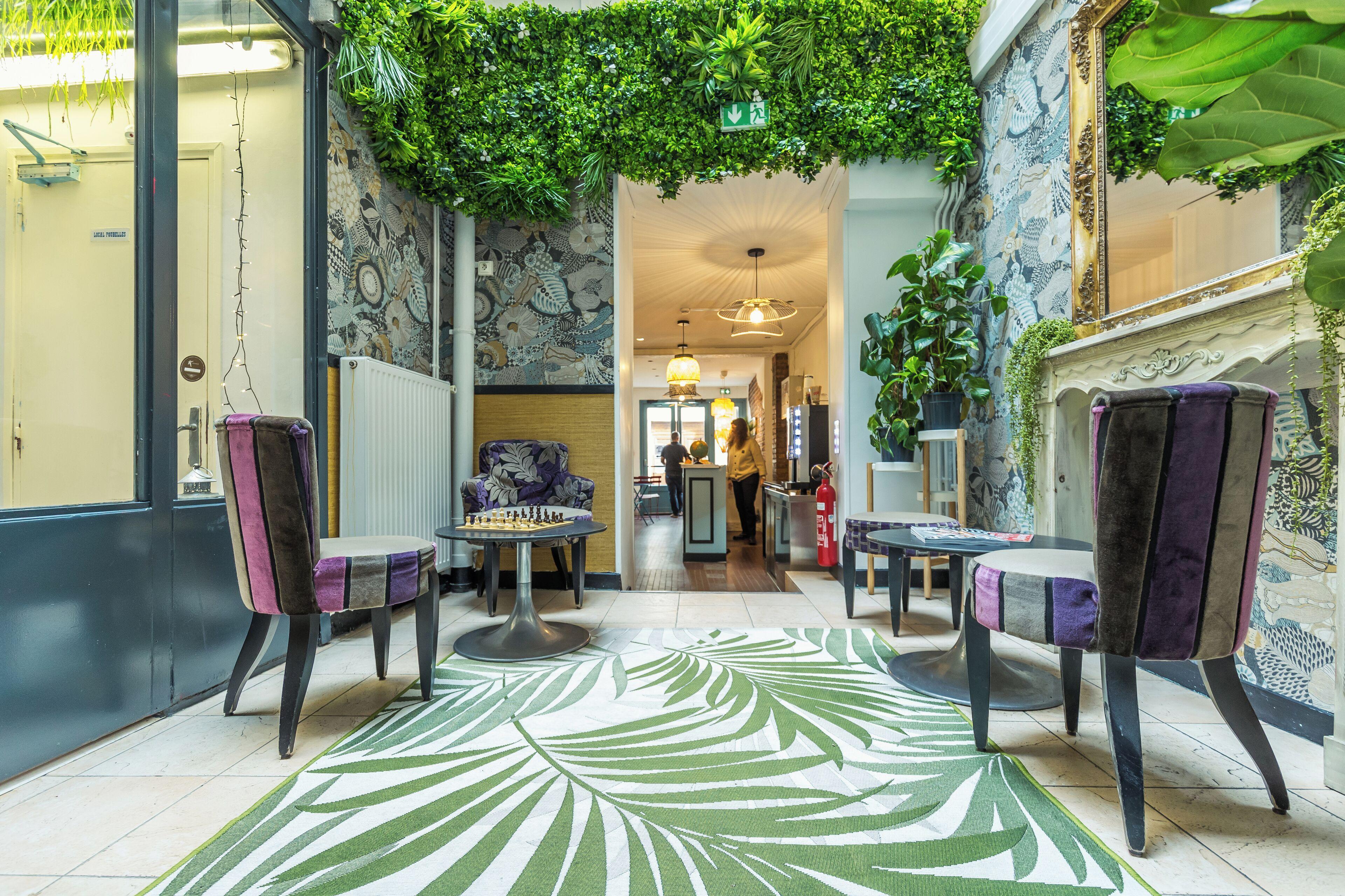 Young And Happy Latin Quarter By Hiphophostels Ostello