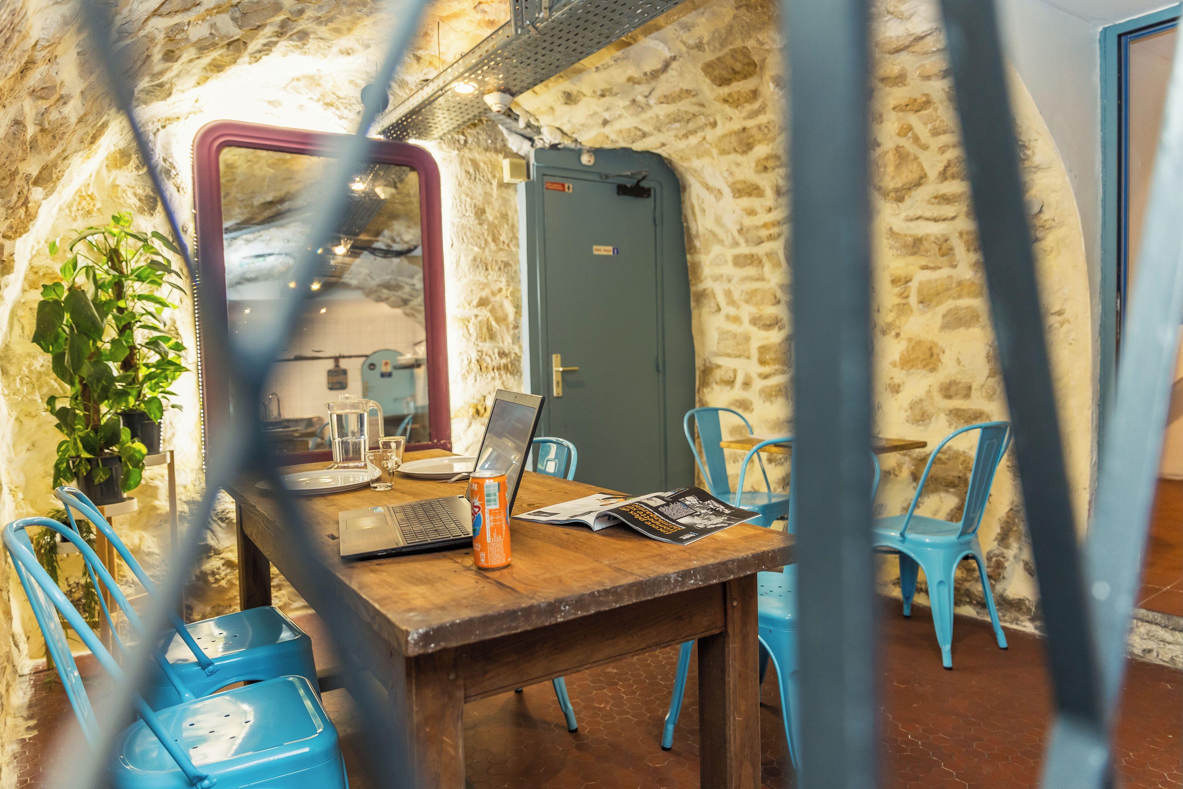 Young And Happy Latin Quarter By Hiphophostels Ostello *