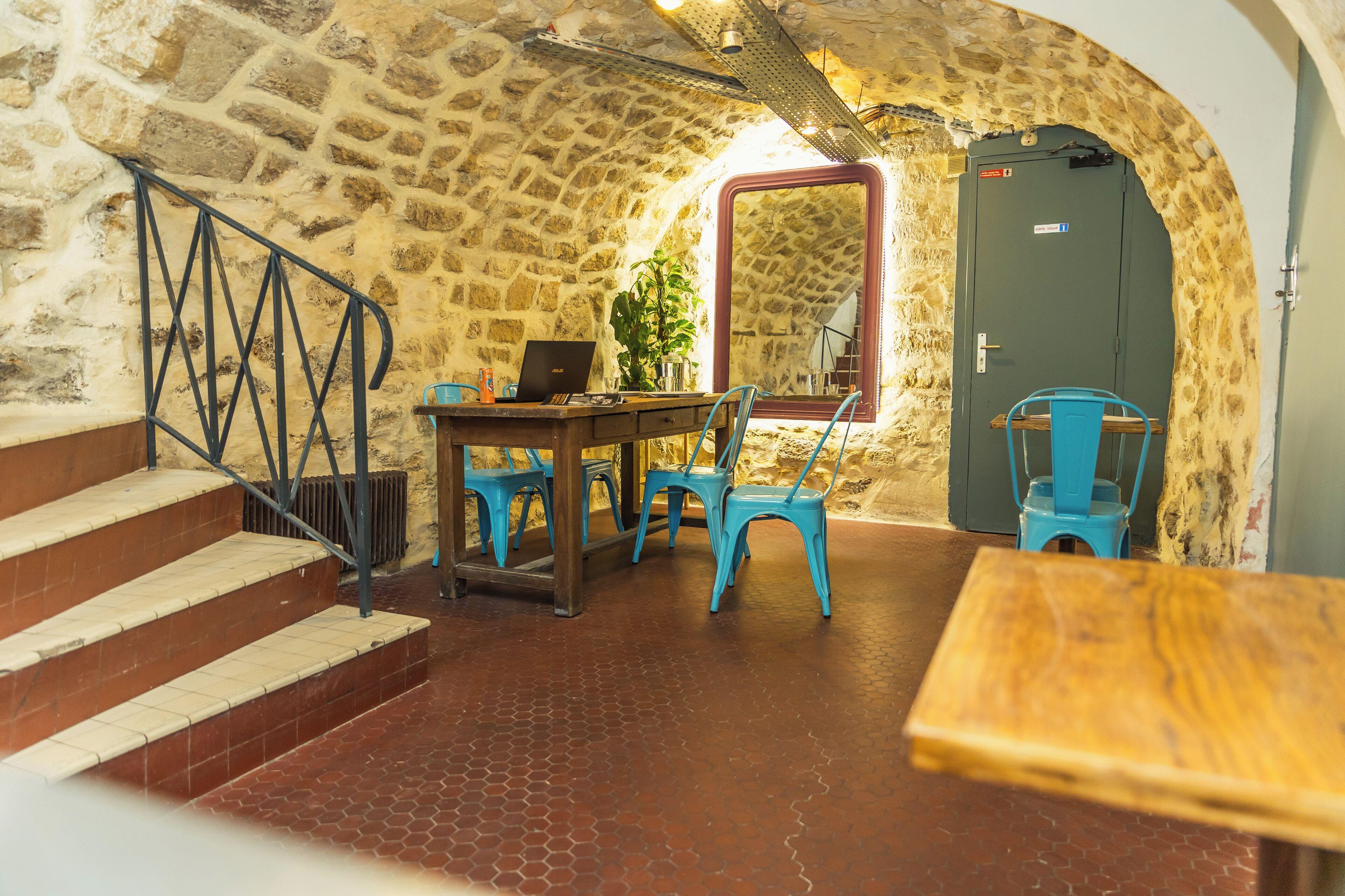 Young And Happy Latin Quarter By Hiphophostels Ostello *