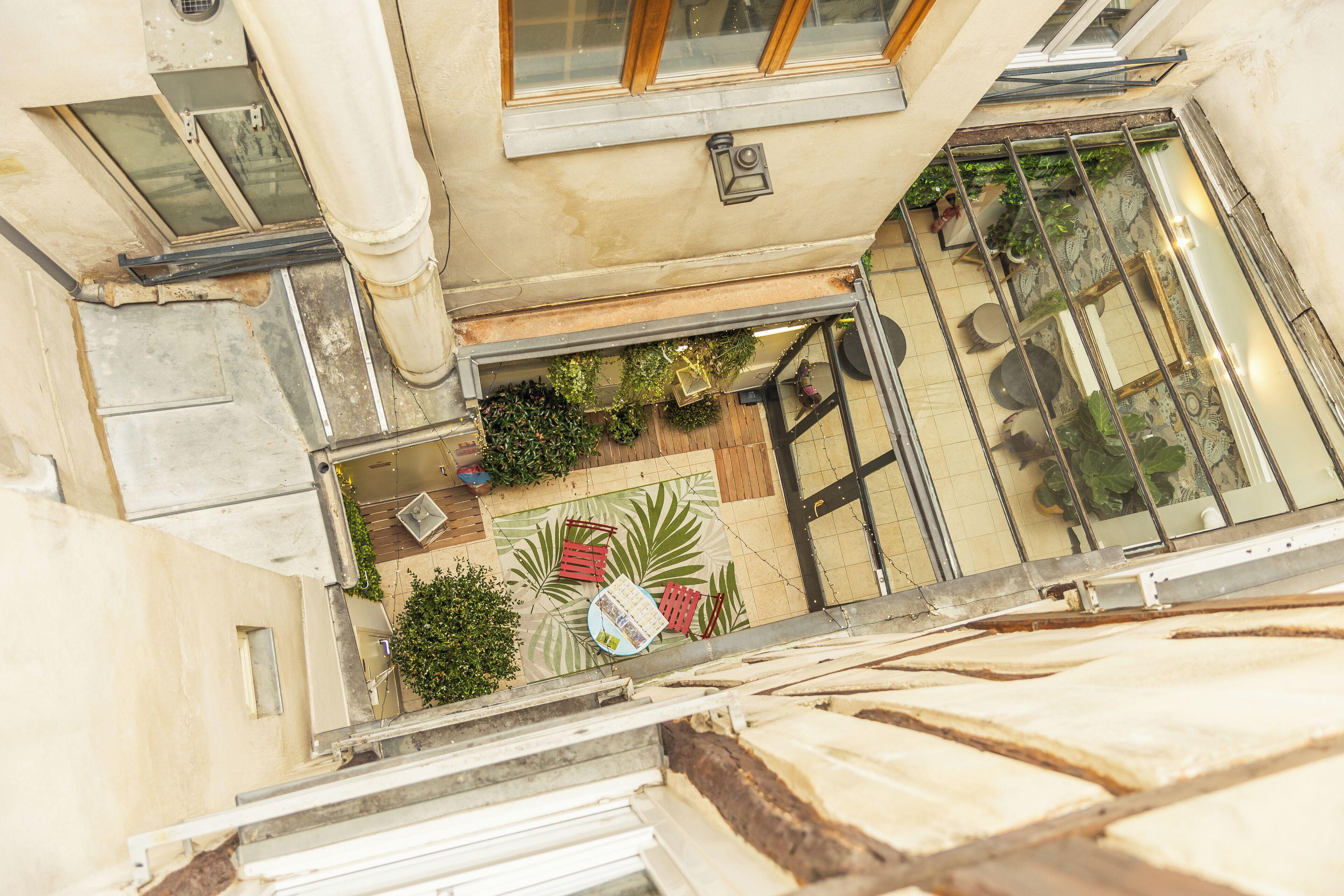 Young And Happy Latin Quarter By Hiphophostels *