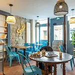 Young And Happy Latin Quarter By Hiphophostels