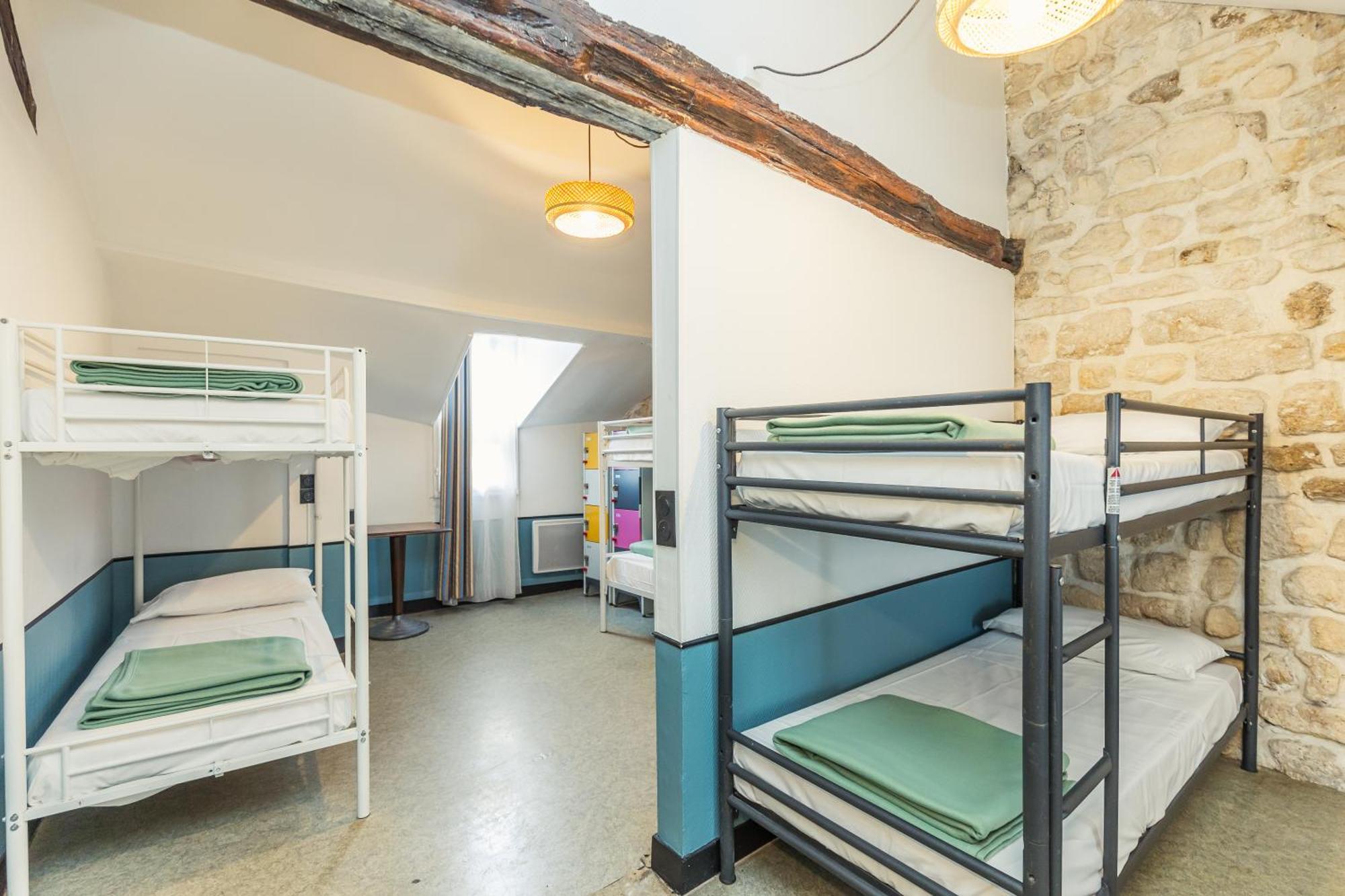 Young And Happy Latin Quarter By Hiphophostels Ostello