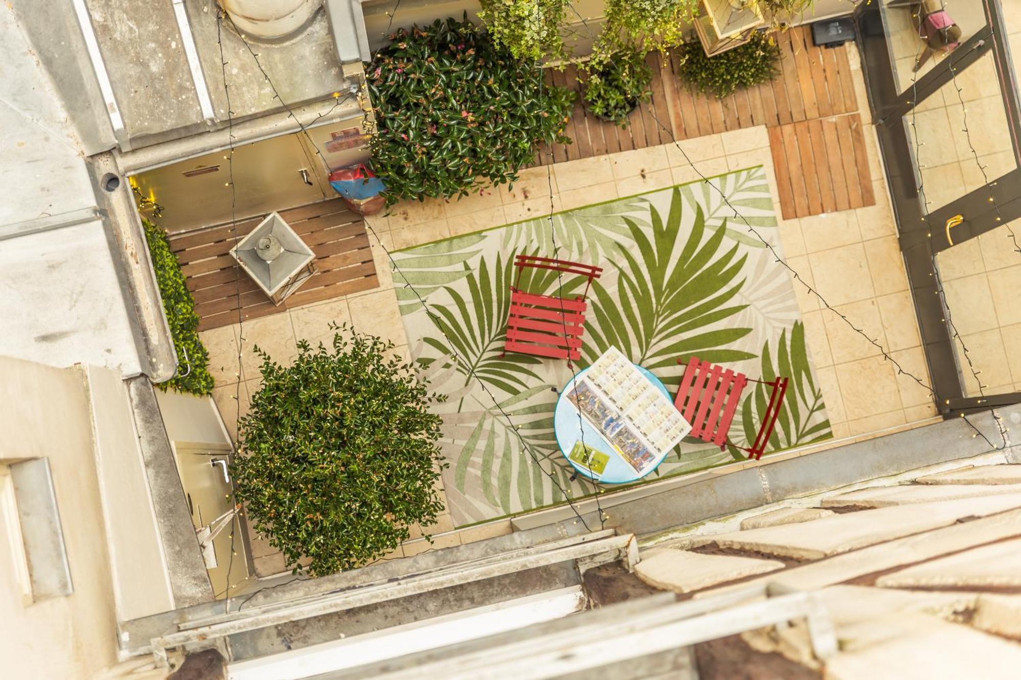 Young And Happy Latin Quarter By Hiphophostels Ostello *