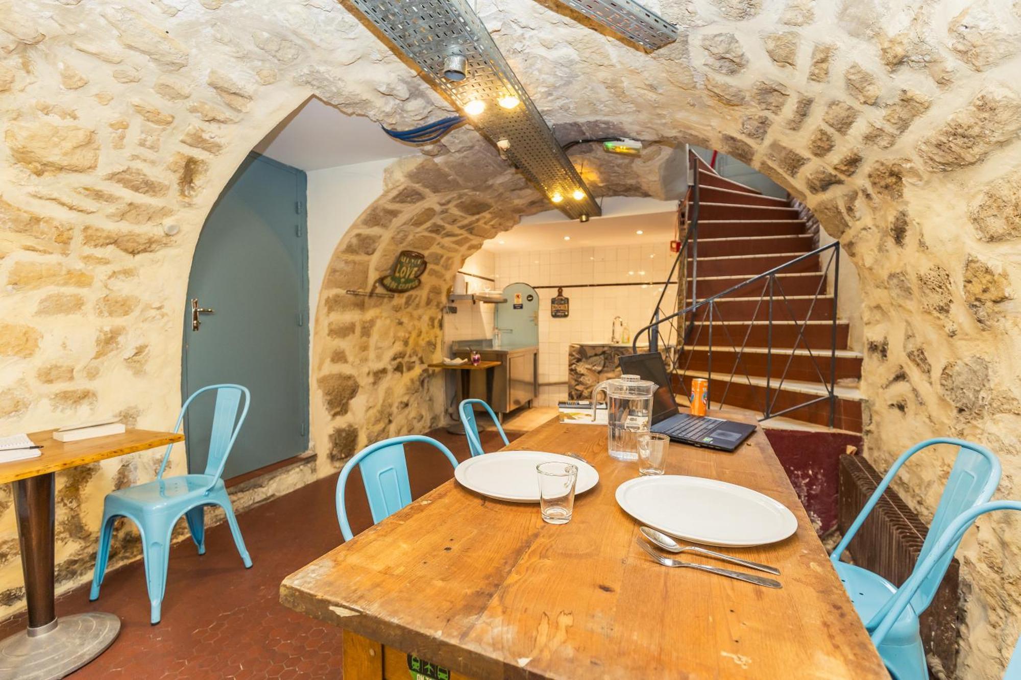 Ostello Young And Happy Latin Quarter By Hiphophostels *