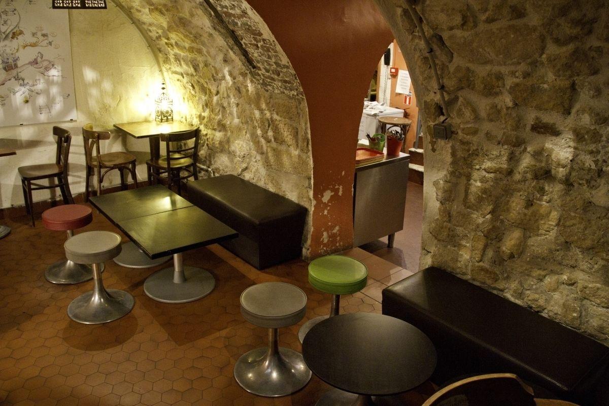 Young And Happy Latin Quarter By Hiphophostels *