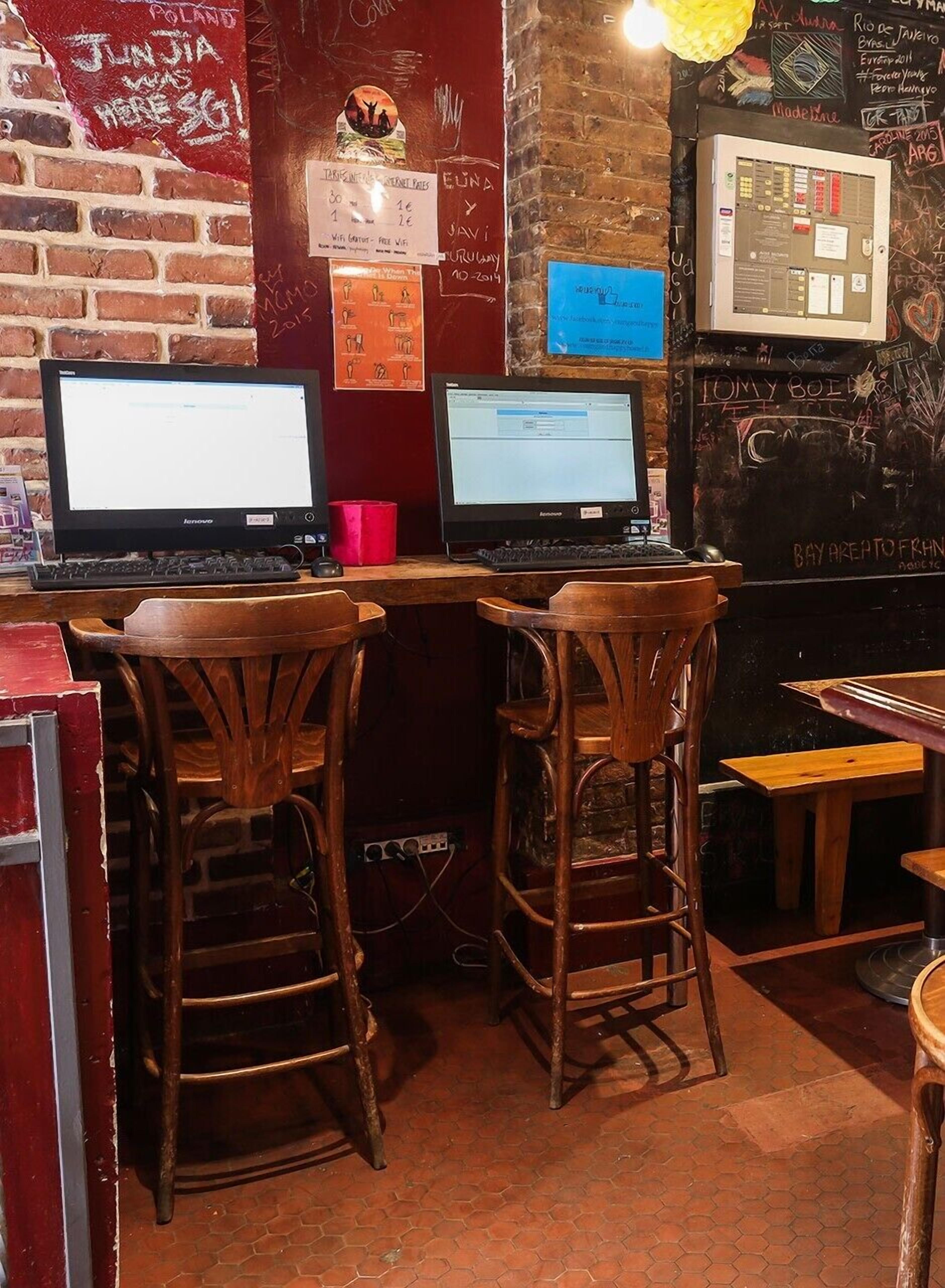 Young And Happy Latin Quarter By Hiphophostels *