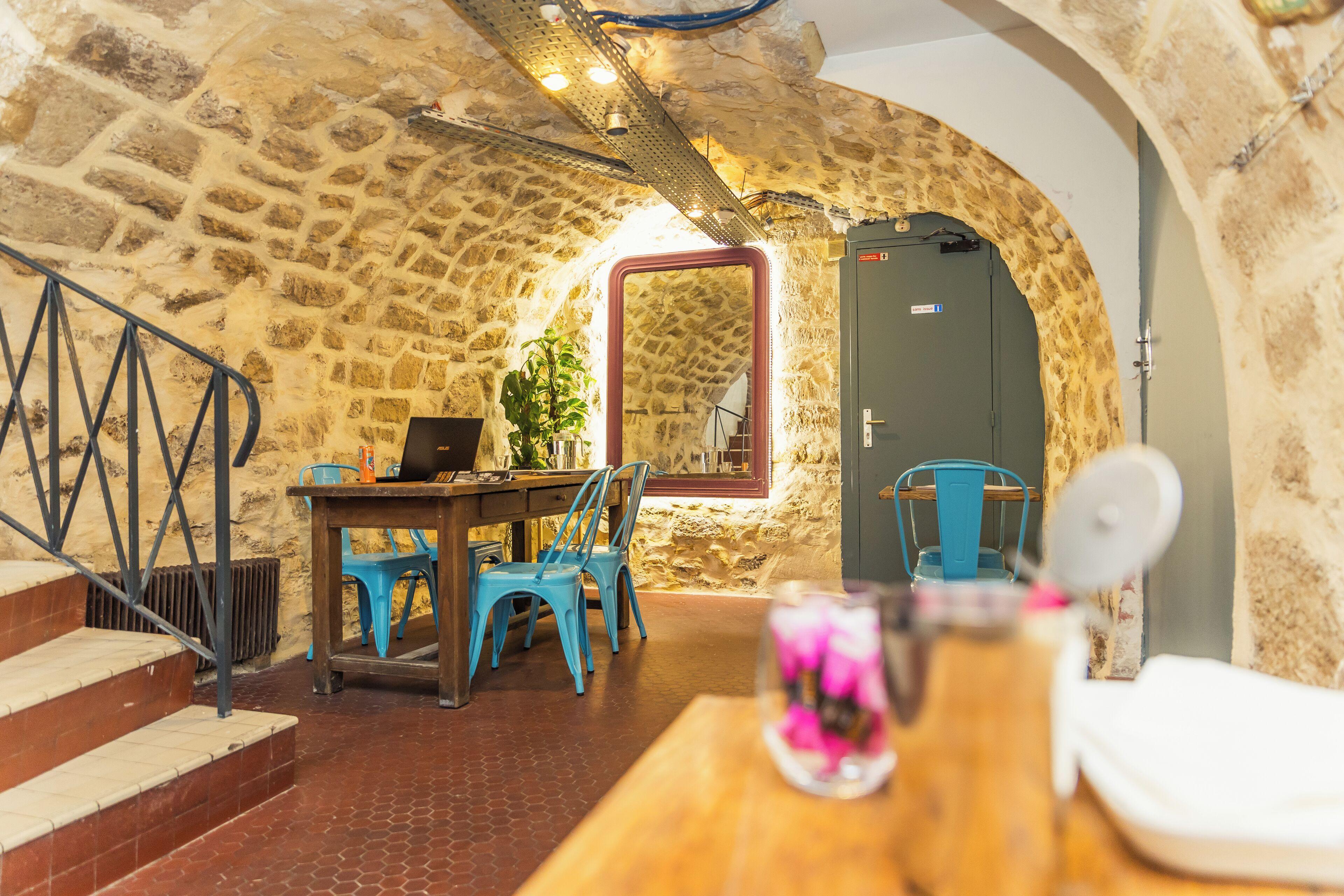 Ostello Young And Happy Latin Quarter By Hiphophostels *